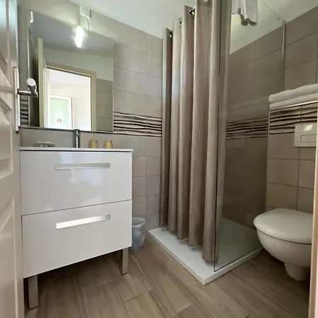 Les Jardins Sta Giulia Avec Piscine 호텔 *