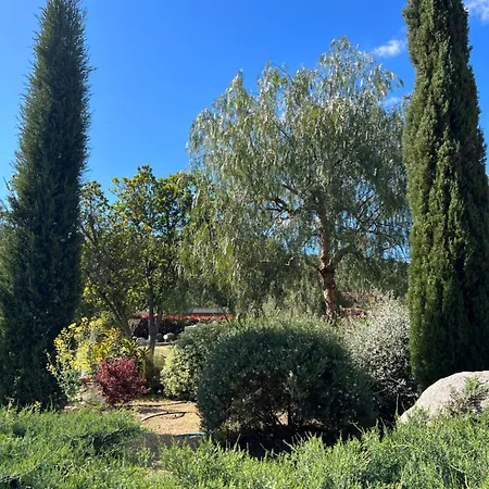Les Jardins Sta Giulia Avec Piscine Отель